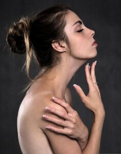 なぜ体が硬いのか、その原因とは？