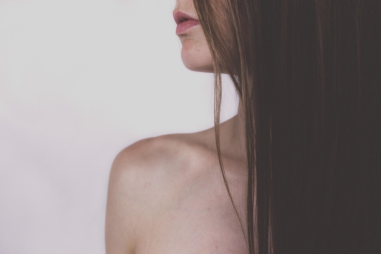 体が硬い原因は女性特有の何かですか？